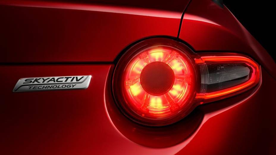 Mazda MX-5 2015 chega aos Estados Unidos | <a href="https://gutenberg.quatrorodas.abril.com.br/noticias/saloes/losangeles-2014/mazda-mx-5-chega-aos-estados-unidos-816114.shtml" rel="migration">Leia mais</a> Mazda MX-5 2015 chega aos Estados Unidos | <a href="https://gutenberg.quatrorodas.abril.com.br/noticias/saloes/losangeles-2014/mazda-mx-5-chega-aos-estados-unidos-816114.shtml" rel="migration">Leia mais</a>