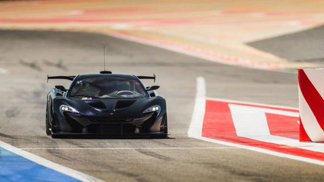 Modelo de performance traz elementos oriundos da F1 | <a href="https://gutenberg.quatrorodas.abril.com.br/noticias/fabricantes/mclaren-revela-gtr-p1-volante-f1-807366.shtmll" rel="migration">Leia mais</a> Modelo de performance traz elementos oriundos da F1 | <a href="https://gutenberg.quatrorodas.abril.com.br/noticias/fabricantes/mclaren-revela-gtr-p1-volante-f1-807366.shtmll" rel="migration">Leia mais</a>