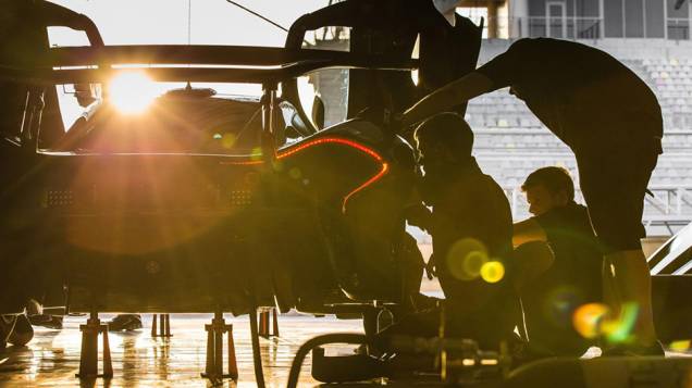 Marca vai disponibilizar testes com equipe para que o cliente se sinta como um verdadeiro "piloto" | <a href="https://gutenberg.quatrorodas.abril.com.br/noticias/fabricantes/mclaren-revela-gtr-p1-volante-f1-807366.shtml" rel="migration">Leia mais</a> Marca vai disponibilizar testes com equipe para que o cliente se sinta como um verdadeiro "piloto" | <a href="https://gutenberg.quatrorodas.abril.com.br/noticias/fabricantes/mclaren-revela-gtr-p1-volante-f1-807366.shtml" rel="migration">Leia mais</a>