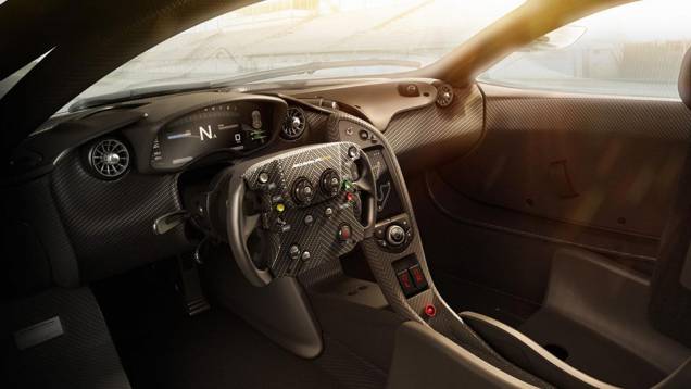 Interior é todo revestido em carbono e apresenta bancos concha e cintos de seis pontos | <a href="https://gutenberg.quatrorodas.abril.com.br/noticias/fabricantes/mclaren-revela-gtr-p1-volante-f1-807366.shtml" rel="migration">Leia mais</a> Interior é todo revestido em carbono e apresenta bancos concha e cintos de seis pontos | <a href="https://gutenberg.quatrorodas.abril.com.br/noticias/fabricantes/mclaren-revela-gtr-p1-volante-f1-807366.shtml" rel="migration">Leia mais</a>