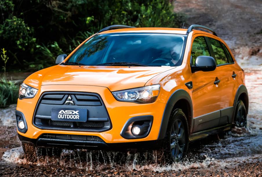 <strong>Mitsubishi ASX Outdoor</strong> – Exclusiva do mercado brasileiro, <a href="https://gutenberg.quatrorodas.abril.com.br/materia/mitsubishi-asx-outdoor-925904 " rel="a versão adiciona visual e credenciais mais aventureiros" target="_blank">a versão adiciona visual e credenciais mais aventureiros</a> ao utilitário. Pela primeira vez, o modelo une transmissão manual e tração 4x4. 