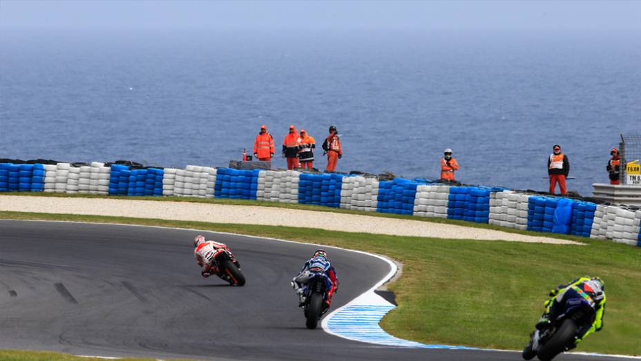 MotoGP 2014 em Phillip Island, Austrália | <a href="https://gutenberg.quatrorodas.abril.com.br/moto/noticias/motogp-valentino-rossi-vence-etapa-phillip-island-806658.shtml" rel="migration">Leia mais</a> MotoGP 2014 em Phillip Island, Austrália | <a href="https://gutenberg.quatrorodas.abril.com.br/moto/noticias/motogp-valentino-rossi-vence-etapa-phillip-island-806658.shtml" rel="migration">Leia mais</a>