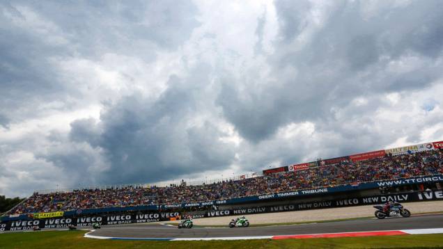 Pista lotada para a MotoGP | <a href="https://gutenberg.quatrorodas.abril.com.br/moto/noticias/pela-oitava-vez-consecutiva-vitoria-marquez-motogp-787522.shtml" rel="migration">Leia mais</a> Pista lotada para a MotoGP | <a href="https://gutenberg.quatrorodas.abril.com.br/moto/noticias/pela-oitava-vez-consecutiva-vitoria-marquez-motogp-787522.shtml" rel="migration">Leia mais</a>