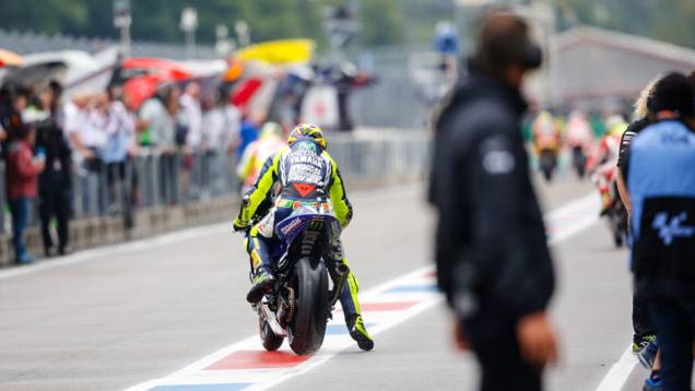 Tempo instável fez pilotos trocarem de motos durante a corrida | <a href="https://gutenberg.quatrorodas.abril.com.br/moto/noticias/pela-oitava-vez-consecutiva-vitoria-marquez-motogp-787522.shtml" rel="migration">Leia mais</a> Tempo instável fez pilotos trocarem de motos durante a corrida | <a href="https://gutenberg.quatrorodas.abril.com.br/moto/noticias/pela-oitava-vez-consecutiva-vitoria-marquez-motogp-787522.shtml" rel="migration">Leia mais</a>