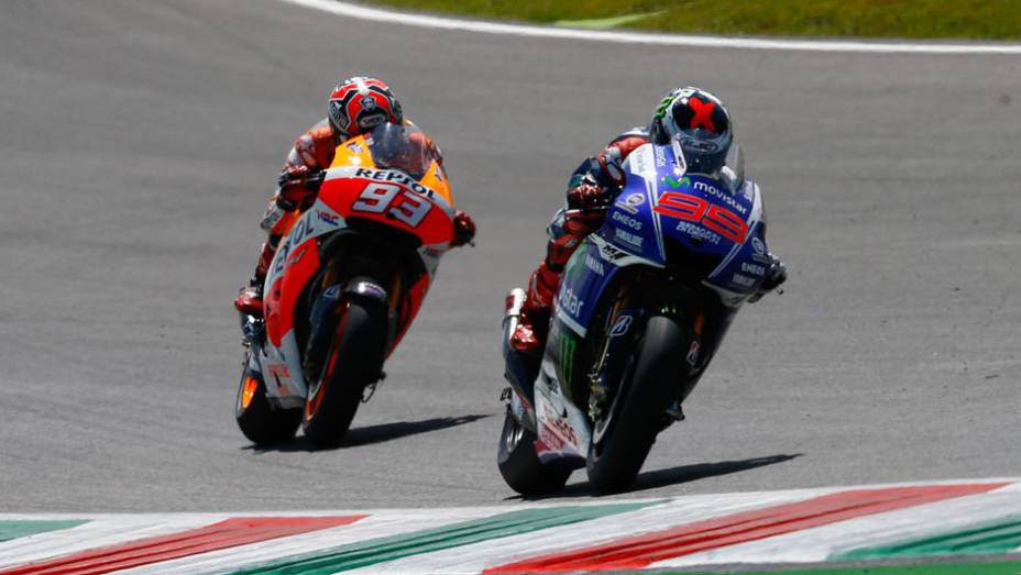 Duelo de Jorge Lorenzo e Marc Márquez pela vitória foi intenso | <a href="https://gutenberg.quatrorodas.abril.com.br/moto/noticias/marquez-bate-lorenzo-briga-acirrada-garante-sexta-vitoria-784758.shtml" rel="migration">Leia mais</a>