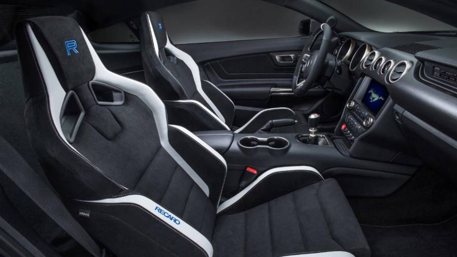 ... para reduzir peso, e ganhar em desempenho ... | <a href="https://gutenberg.quatrorodas.abril.com.br/noticias/saloes/detroit-2015/mustang-shelby-gt350r-lancado-pela-ford-824780.shtml" rel="migration">Leia mais</a>