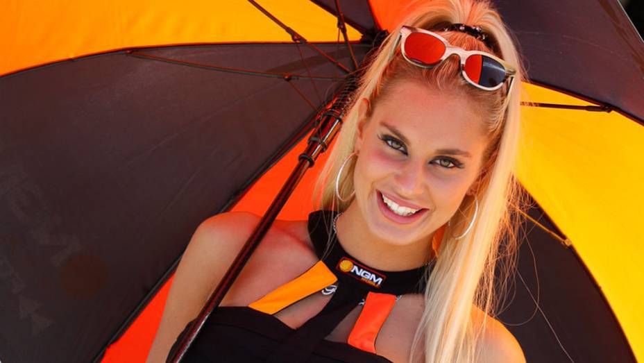 Veja as belas garotas da MotoGP, etapa de Misano | <a href="https://gutenberg.quatrorodas.abril.com.br/moto/noticias/valentino-rossi-vence-casa-torcida-faz-festa-pista-799871.shtml" rel="migration">Leia mais</a>