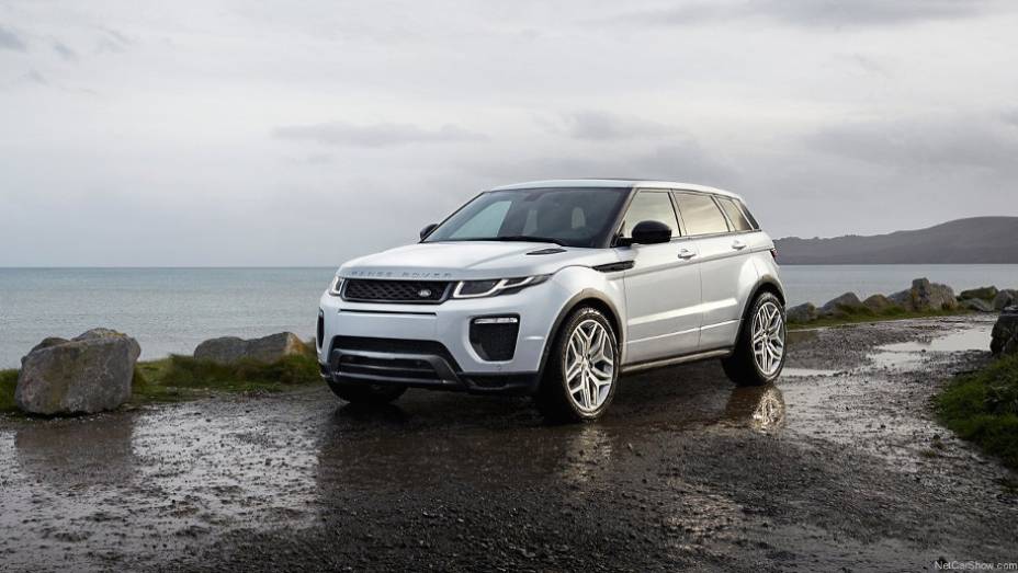 Repaginado, SUV ganhou retoques nos far&oacute;is e nas lanternas, que agora possuem luzes de LED | <a href="https://gutenberg.quatrorodas.abril.com.br/noticias/saloes/genebra-2015/evoque-reestilizado-estreia-genebra-839480.shtml" rel="migration">Leia mais</a>