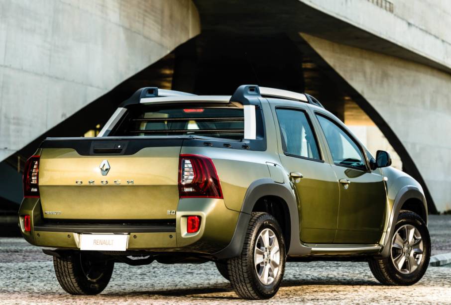 <strong>Renault Duster Oroch</strong> &ndash; A<a href="https://gutenberg.quatrorodas.abril.com.br/materia/renault-duster-oroch-dynamique-2-0-16v-913002/ " rel="a Oroch teve grande import&acirc;ncia em 2015" target="_blank">&nbsp;Oroch teve grande import&acirc;ncia em 2015</a>. Cria&ccedil;&atilde;o brasileira, a picape Duster criou um novo segmento intermedi&aacute;rio, que ser&aacute; ocupado tamb&eacute;m pela aguardada Fiat Toro.&nbsp;