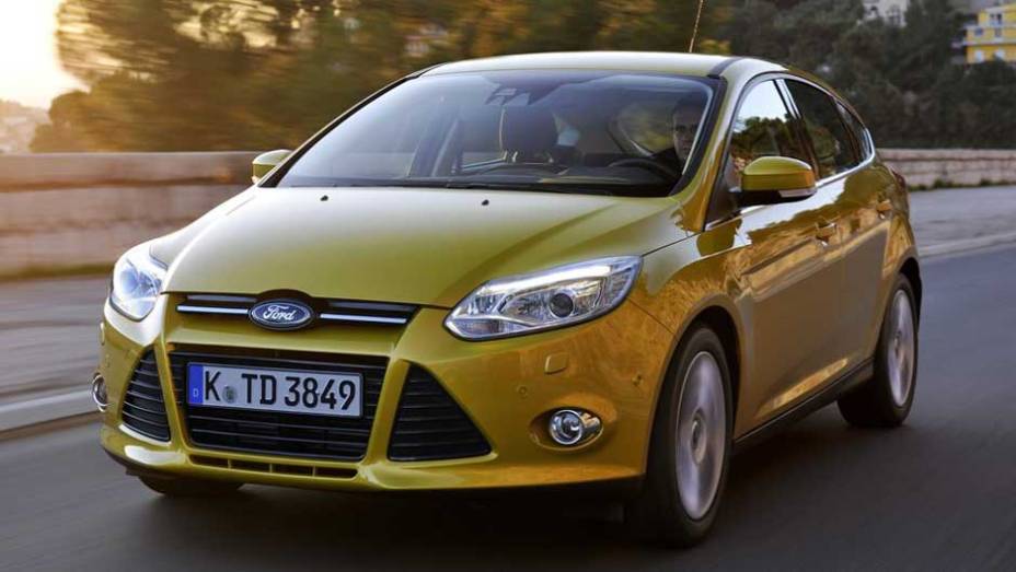 Ford Focus: em sintonia com a estratégia de oferecer apenas produtos globais, o hatch médio será trazido da Argentina | <a href="https://gutenberg.quatrorodas.abril.com.br/salao-do-automovel/2012/carros/focus-703908.shtml" target="_blank" rel="migration">Leia mais</a> Ford Focus: em sintonia com a estratégia de oferecer apenas produtos globais, o hatch médio será trazido da Argentina | <a href="https://gutenberg.quatrorodas.abril.com.br/salao-do-automovel/2012/carros/focus-703908.shtml" target="_blank" rel="migration">Leia mais</a>