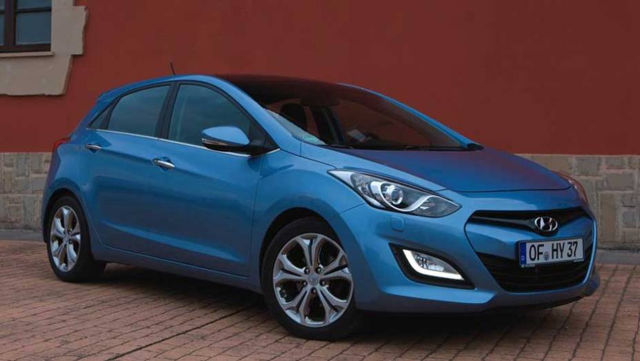 Hyundai i30: além do visual mais invocado, o i30 troca o motor 2.0 de 145 cv por um 1.6, provavelmente o de injeção multiponto com 128 cv | <a href="https://gutenberg.quatrorodas.abril.com.br/salao-do-automovel/2012/carros/i30-703958.shtml" target="_blank" rel="migration">Leia mais</a> Hyundai i30: além do visual mais invocado, o i30 troca o motor 2.0 de 145 cv por um 1.6, provavelmente o de injeção multiponto com 128 cv | <a href="https://gutenberg.quatrorodas.abril.com.br/salao-do-automovel/2012/carros/i30-703958.shtml" target="_blank" rel="migration">Leia mais</a>