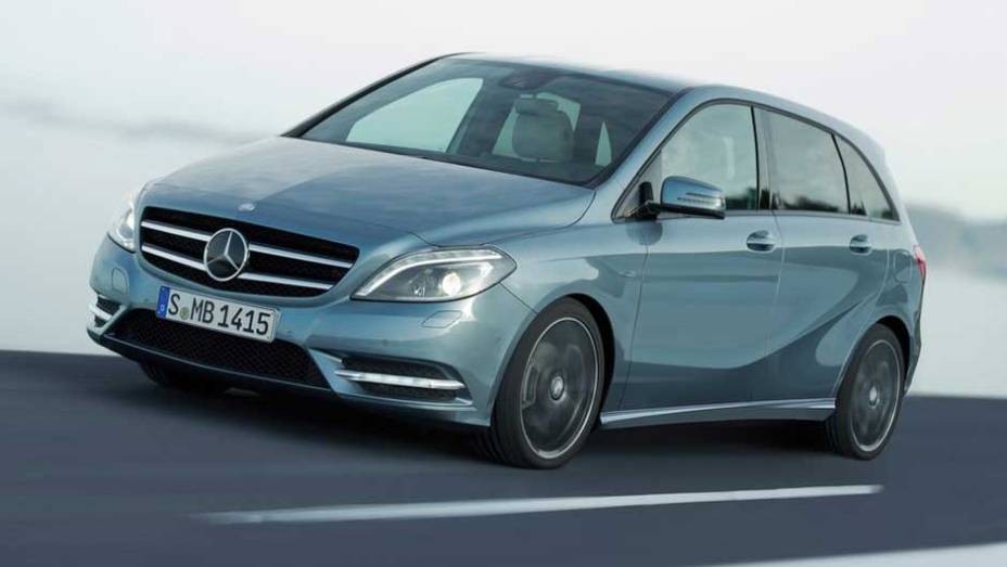 Mercedes-Benz Classe B: mais esportiva do que familiar, a minivan chega ao Brasil custando a partir de R$ 115 mil | <a href="https://gutenberg.quatrorodas.abril.com.br/salao-do-automovel/2012/carros/b180-703955.shtml" target="_blank" rel="migration">Leia mais</a> Mercedes-Benz Classe B: mais esportiva do que familiar, a minivan chega ao Brasil custando a partir de R$ 115 mil | <a href="https://gutenberg.quatrorodas.abril.com.br/salao-do-automovel/2012/carros/b180-703955.shtml" target="_blank" rel="migration">Leia mais</a>