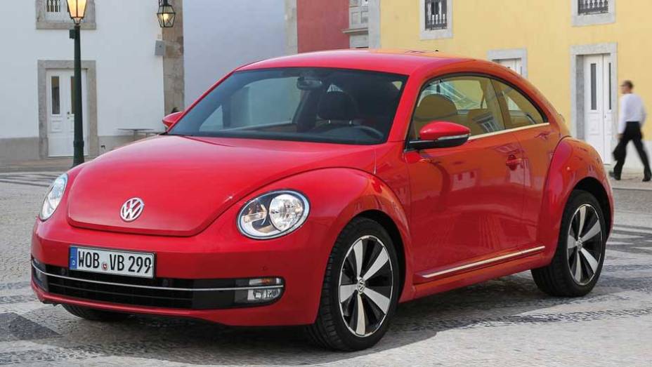 Volkswagen Fusca: chamado de Beetle nos Estados Unidos, o compacto virá para cá com o moderno motor 2.0 turbo de 200 cv | <a href="https://gutenberg.quatrorodas.abril.com.br/salao-do-automovel/2012/carros/fusca-703948.shtml" target="_blank" rel="migration">Leia mais</a> Volkswagen Fusca: chamado de Beetle nos Estados Unidos, o compacto virá para cá com o moderno motor 2.0 turbo de 200 cv | <a href="https://gutenberg.quatrorodas.abril.com.br/salao-do-automovel/2012/carros/fusca-703948.shtml" target="_blank" rel="migration">Leia mais</a>