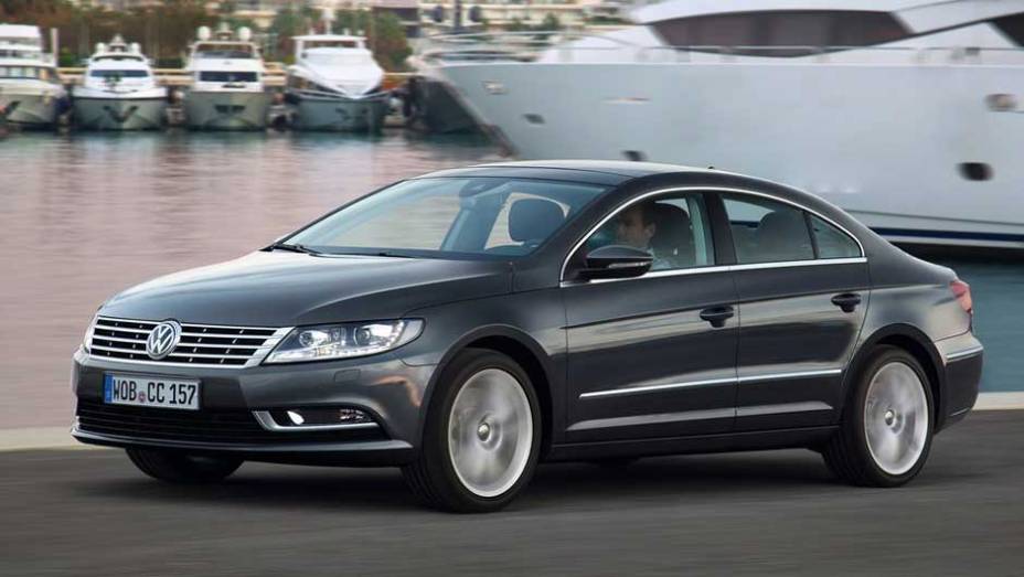 Volkswagen CC: lançado em 2008, passa por sua primeira reestilização para ficar com a cara do resto da família | <a href="https://gutenberg.quatrorodas.abril.com.br/salao-do-automovel/2012/carros/cc-703952.shtml" target="_blank" rel="migration">Leia mais</a> Volkswagen CC: lançado em 2008, passa por sua primeira reestilização para ficar com a cara do resto da família | <a href="https://gutenberg.quatrorodas.abril.com.br/salao-do-automovel/2012/carros/cc-703952.shtml" target="_blank" rel="migration">Leia mais</a>