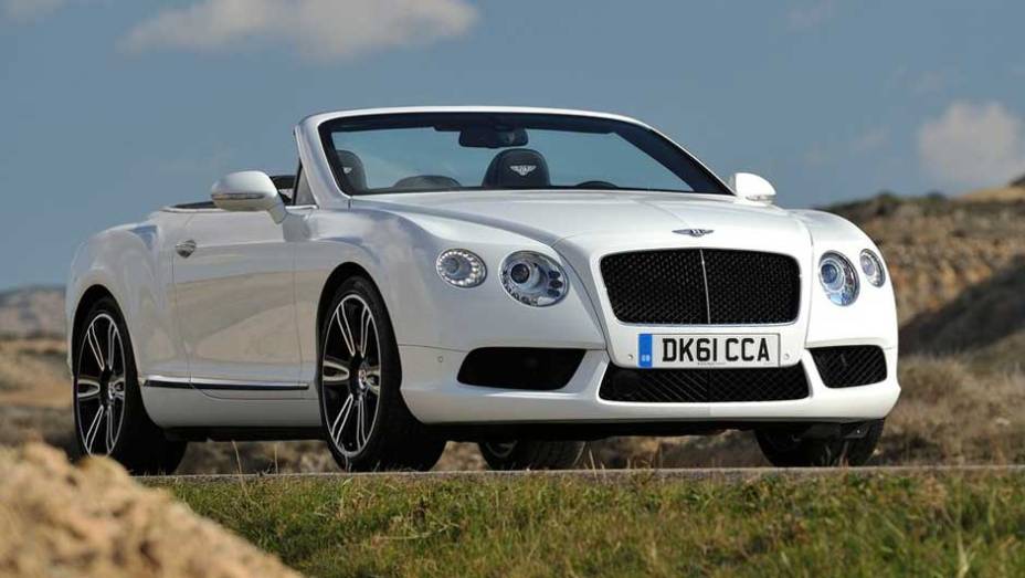 Bentley Continental GTC V8: a nova versão usa um motor 4.0 V8 biturbo e também é oferecida na opção cupê Bentley Continental GTC V8: a nova versão usa um motor 4.0 V8 biturbo e também é oferecida na opção cupê