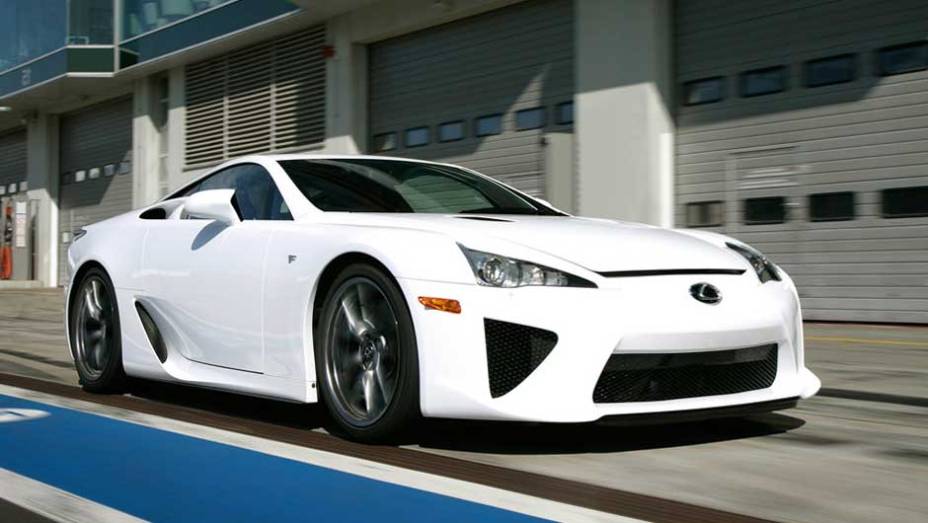 Lexus LFA: raro, o superesportivo de 560 cv terá somente uma unidade à venda no Brasil por mais de R$ 1 milhão Lexus LFA: raro, o superesportivo de 560 cv terá somente uma unidade à venda no Brasil por mais de R$ 1 milhão