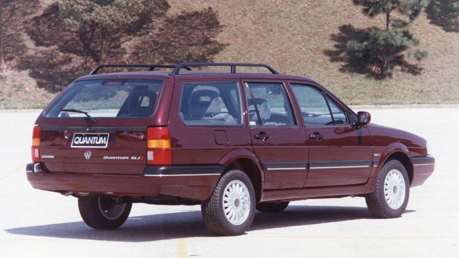 1993 - Outra novidade foram os vidros elétricos com funções de um toque e antiesmagamento, além de fechamento automático ao trancar o veículo. O alarme tinha sensor ultra-som