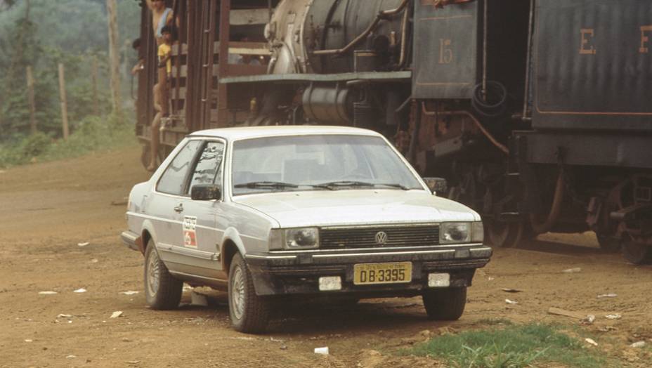 1984 - A versão de duas portas era exclusiva do mercado brasileiro. Ela ainda serviu de base para o conceito Tecno II, visto no Salão do Automóvel, com 16 válvulas e injeção eletrônica