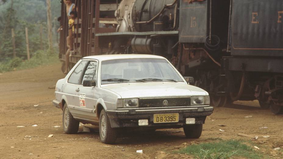 1984 - A vers&atilde;o de duas portas era exclusiva do mercado brasileiro. Ela ainda serviu de base para o conceito Tecno II, visto no Sal&atilde;o do Autom&oacute;vel, com 16 v&aacute;lvulas e inje&ccedil;&atilde;o eletr&ocirc;nica