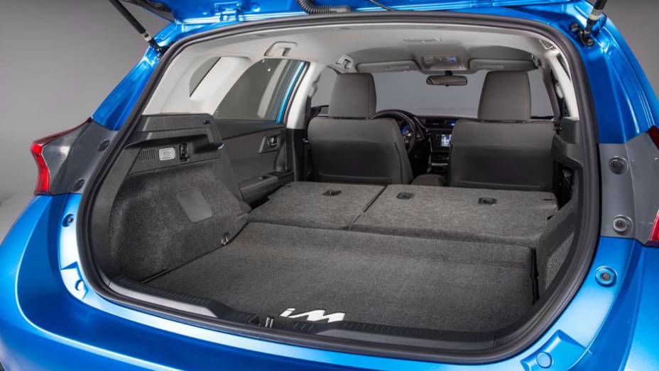 Vendas come&ccedil;am no segundo semestre com pre&ccedil;os at&eacute; US$ 20.000 | <a href="https://gutenberg.quatrorodas.abril.com.br/noticias/saloes/new-york-2015/scion-revela-im-versao-toyota-auris-eua-852403.shtml" rel="migration">Leia mais</a>