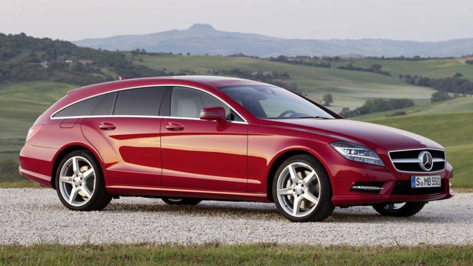 O estilo arrojado do cupê de quatro portas foi mantido na perua | <a href="https://gutenberg.quatrorodas.abril.com.br/saloes/paris/2012/mercedes-benz-cls-shooting-brake-702440.shtml" rel="migration">Leia mais</a>