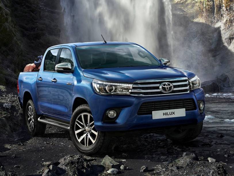 <strong>Toyota Hilux</strong> – A oitava geração da Hilux <a href="https://gutenberg.quatrorodas.abril.com.br/materia/toyota-apresenta-nova-hilux-motor-3-0-turbodiesel-precos-comecam-r-114-860-918763/" rel="chegou ao Brasil" target="_blank">chegou ao Brasil</a>. Com visual mais moderno, a picape ganhou uma nova versão topo de linha, SRX. Há ainda um inédito motor 2.8 turbodiesel de 177 cv e 42,8 mkgf. 