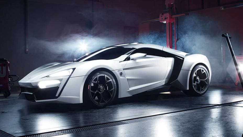 Velozes e Furiosos 7 traz uma nova leva de carrões às telas do cinema, como o desconhecido (e possante) Lykan HyperSport (acima); veja a seguir outras máquinas | <a href="https://gutenberg.quatrorodas.abril.com.br/galerias/especiais/gatas-velozes-furiosos-852096.shtm" rel="migration"></a>