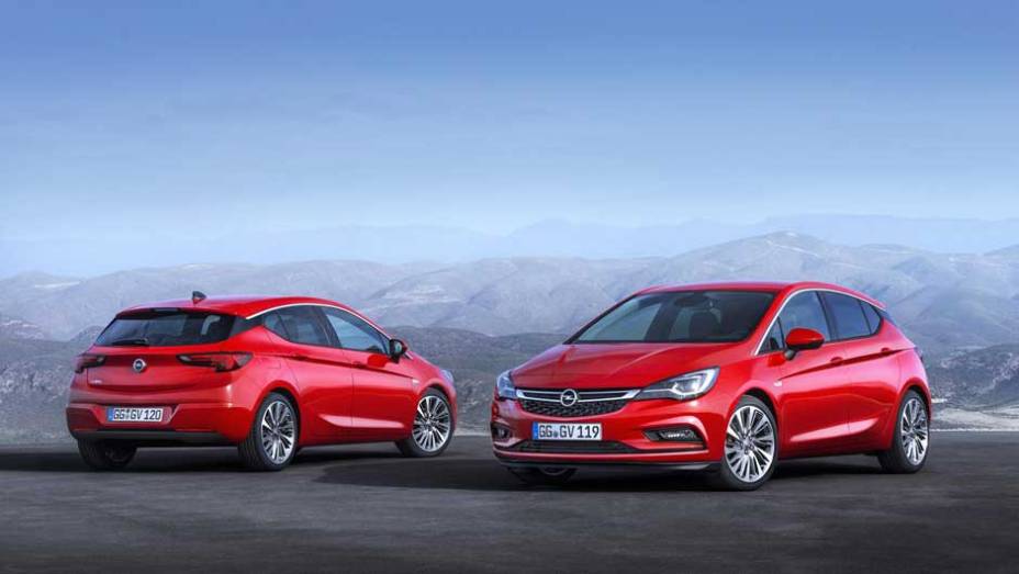 Após algumas imagens vazarem na internet, a Opel apresentou as fotos oficiais do novo Astra | <a href="https://gutenberg.quatrorodas.abril.com.br/noticias/fabricantes/opel-revela-novo-astra-871821.shtml" rel="migration">Leia mais</a>