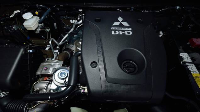Motor turbodiesel 2.4 com caixa de câmbio automática de oito velocidades | <a href="https://gutenberg.quatrorodas.abril.com.br/noticias/fabricantes/mitsubishi-revela-nova-pajero-sport-892720.shtml" target="_blank" rel="migration">Leia mais</a> Motor turbodiesel 2.4 com caixa de câmbio automática de oito velocidades | <a href="https://gutenberg.quatrorodas.abril.com.br/noticias/fabricantes/mitsubishi-revela-nova-pajero-sport-892720.shtml" target="_blank" rel="migration">Leia mais</a>