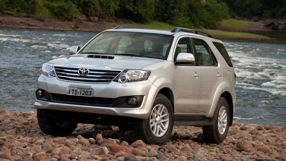 O SUV SW4 seguiu a mesma tend&ecirc;ncia da Hilux na linha 2012 | <a href="https://gutenberg.quatrorodas.abril.com.br/carros/lancamentos/toyota-hilux-sw4-2012-645288.shtml" rel="migration">Leia mais</a>
