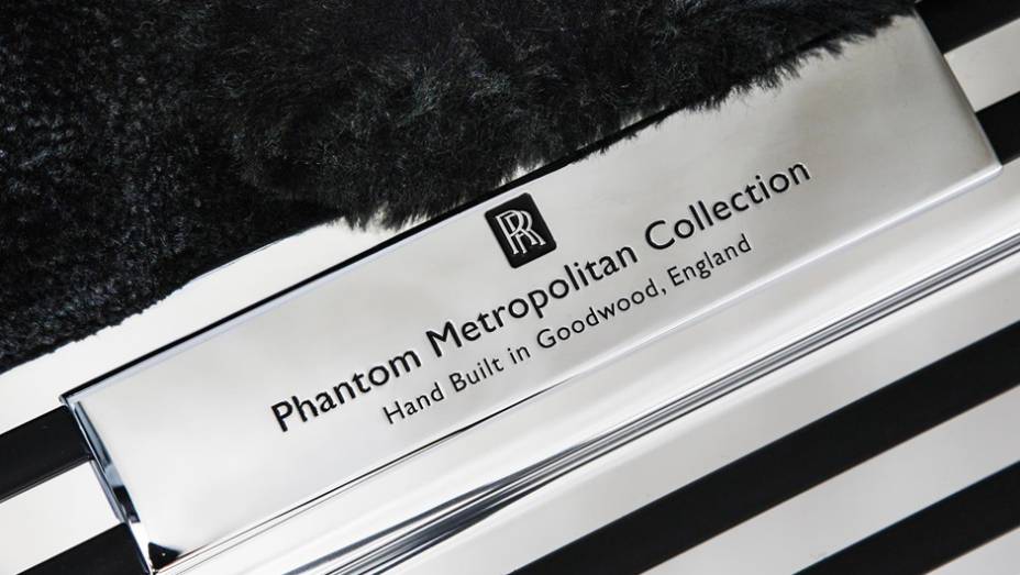 Rolls-Royce Phantom Metropolitan Collection feito manualmente na Inglaterra | <a href="https://gutenberg.quatrorodas.abril.com.br/noticias/saloes/paris-2014/rolls-royce-phantom-metropolitan-collection-apresentado-paris-803619.shtml" rel="migration">Leia mais</a>