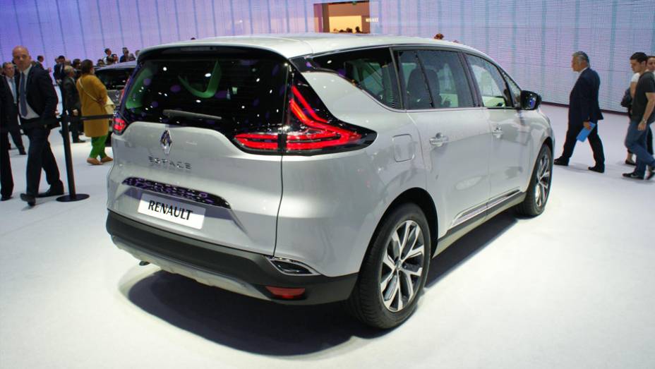 Renault lançou novo Espace no Salão de Paris | <a href="https://gutenberg.quatrorodas.abril.com.br/noticias/saloes/paris-2014/novo-espace-chega-cara-crossover-802372.shtml" rel="migration">Leia mais</a>