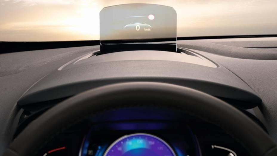 Espace virá equipada com HUD mostrando velocidade do veículo | <a href="https://gutenberg.quatrorodas.abril.com.br/noticias/saloes/paris-2014/novo-espace-chega-cara-crossover-802372.shtml" rel="migration">Leia mais</a>