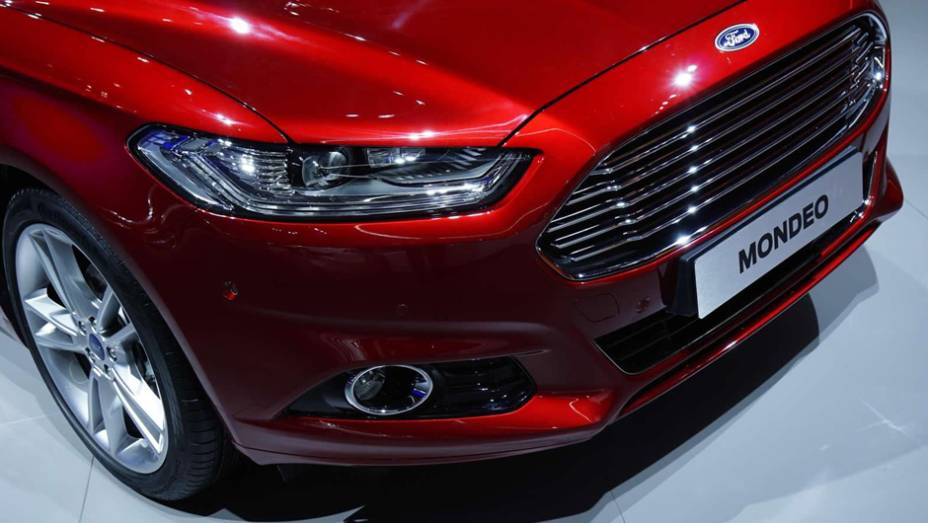 Ford Mondeo 2015 europeu | <a href="https://gutenberg.quatrorodas.abril.com.br/noticias/saloes/paris-2014/ford-mostra-mondeo-europeu-salao-paris-804106.shtml" rel="migration">Leia mais</a>