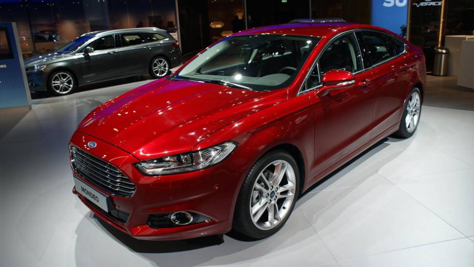 Carro chega para rivalizar com VW Passat | <a href="https://gutenberg.quatrorodas.abril.com.br/noticias/saloes/paris-2014/ford-mostra-mondeo-europeu-salao-paris-804106.shtml" rel="migration">Leia mais</a>