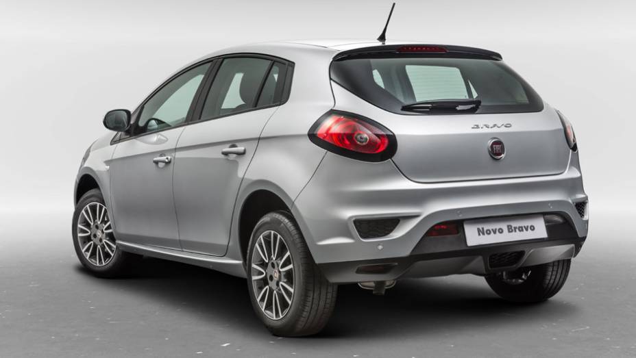 Na traseira, destaque para as lanternas escurecidas, para-choque redesenhado e o logotipo em nova posição | <a href="https://gutenberg.quatrorodas.abril.com.br/noticias/fabricantes/fiat-lanca-bravo-reestilizado-831820.shtml" rel="migration">Leia mais</a> Na traseira, destaque para as lanternas escurecidas, para-choque redesenhado e o logotipo em nova posição | <a href="https://gutenberg.quatrorodas.abril.com.br/noticias/fabricantes/fiat-lanca-bravo-reestilizado-831820.shtml" rel="migration">Leia mais</a>