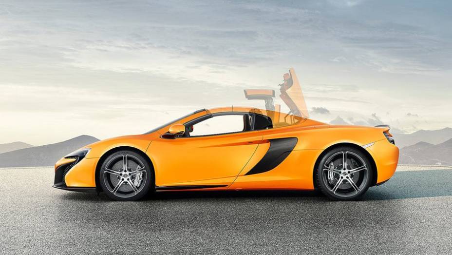 São necessários apenas 3 segundos para o carro ir de 0 a 100 km/h; a velocidade final é de 328 km/h | <a href="https://gutenberg.quatrorodas.abril.com.br/noticias/saloes/genebra-2014/mclaren-revela-650s-spider-775286.shtml" rel="migration">Leia mais</a>