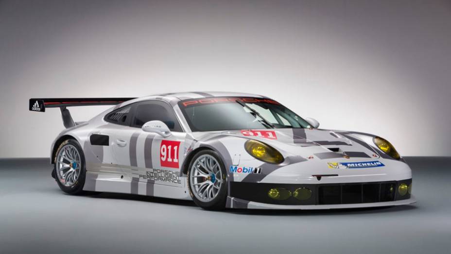 O outro é o 911 RSR| <a href="https://gutenberg.quatrorodas.abril.com.br/noticias/saloes/genebra-2014/porsche-apresenta-carro-busca-titulo-775344.shtml" rel="migration">Leia mais</a>