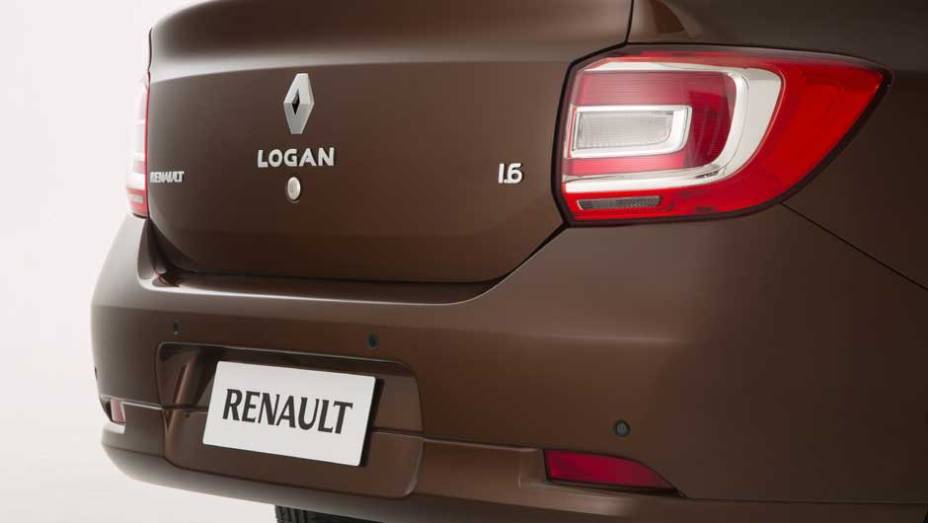 O novo Logan &eacute; uma (pesada) reestiliza&ccedil;&atilde;o do antigo modelo | <a href="https://gutenberg.quatrorodas.abril.com.br/carros/lancamentos/renault-logan-759221.shtml" rel="migration">Leia mais</a>