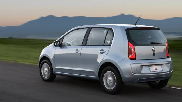 Com adereços na cor da carroceria e calotas aro 14, ele perde um pouco o ar despojado | <a href="https://gutenberg.quatrorodas.abril.com.br/carros/lancamentos/volkswagen-up-772368.shtml" rel="migration">Leia mais</a> Com adereços na cor da carroceria e calotas aro 14, ele perde um pouco o ar despojado | <a href="https://gutenberg.quatrorodas.abril.com.br/carros/lancamentos/volkswagen-up-772368.shtml" rel="migration">Leia mais</a>