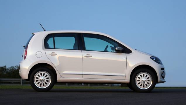 Este é o white up!, que traz as calotas centrais das rodas de liga leve Berlin na mesma cor da carroceria | <a href="https://gutenberg.quatrorodas.abril.com.br/carros/lancamentos/volkswagen-up-772368.shtml" rel="migration">Leia mais</a> Este é o white up!, que traz as calotas centrais das rodas de liga leve Berlin na mesma cor da carroceria | <a href="https://gutenberg.quatrorodas.abril.com.br/carros/lancamentos/volkswagen-up-772368.shtml" rel="migration">Leia mais</a>