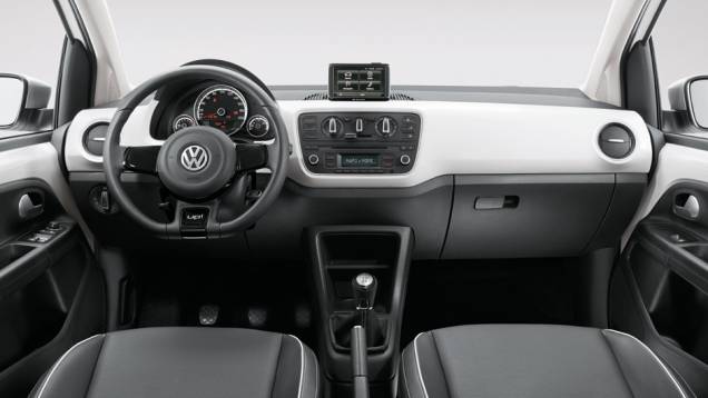 O interior tem apliques na mesma tonalidade do exterior e vários itens estéticos que deixam a cabine mais agradável de se ver | <a href="https://gutenberg.quatrorodas.abril.com.br/carros/lancamentos/volkswagen-up-772368.shtml" rel="migration">Leia mais</a> O interior tem apliques na mesma tonalidade do exterior e vários itens estéticos que deixam a cabine mais agradável de se ver | <a href="https://gutenberg.quatrorodas.abril.com.br/carros/lancamentos/volkswagen-up-772368.shtml" rel="migration">Leia mais</a>