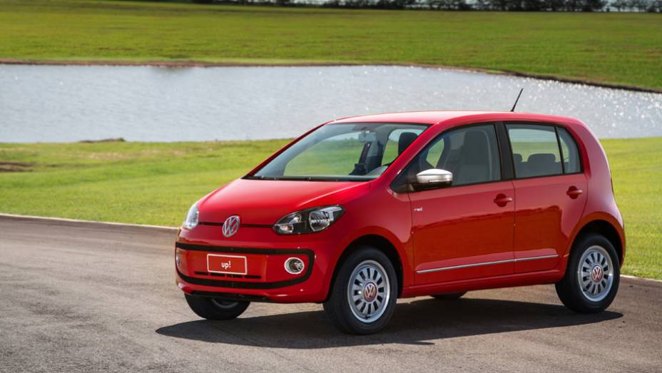 O VW up!, em sua versão de quatro portas, parte de R$ 28.900 e chega a R$ 39.390 | <a href="https://gutenberg.quatrorodas.abril.com.br/carros/lancamentos/volkswagen-up-772368.shtml" rel="migration">Leia mais</a>