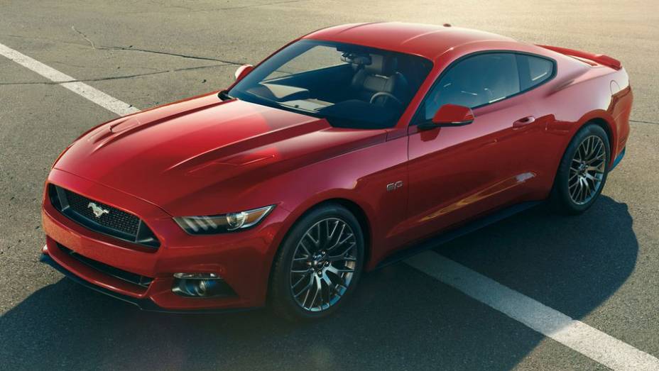 Há quem veja semelhanças entre ele e o novo Fusion vendido aqui... | <a href="https://gutenberg.quatrorodas.abril.com.br/carros/lancamentos/ford-mustang-2015-762332.shtml" rel="migration">Leia mais</a>