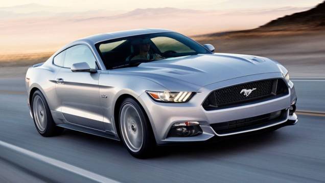 De fato o desenho dos faróis e da grade lembram o sedã, mas também não tiraram a personalidade do <em>pony-car</em> | <a href="https://gutenberg.quatrorodas.abril.com.br/carros/lancamentos/ford-mustang-2015-762332.shtml" rel="migration">Leia mais</a> De fato o desenho dos faróis e da grade lembram o sedã, mas também não tiraram a personalidade do <em>pony-car</em> | <a href="https://gutenberg.quatrorodas.abril.com.br/carros/lancamentos/ford-mustang-2015-762332.shtml" rel="migration">Leia mais</a>