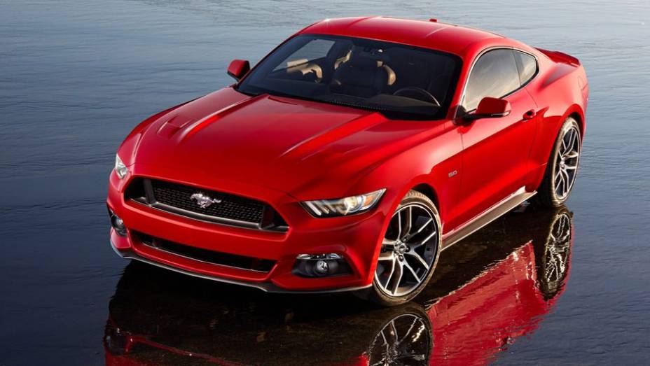 O esportivo será vendido com três opções de motorização: V6, EcoBoost e V8 | <a href="https://gutenberg.quatrorodas.abril.com.br/carros/lancamentos/ford-mustang-2015-762332.shtml" rel="migration">Leia mais</a>