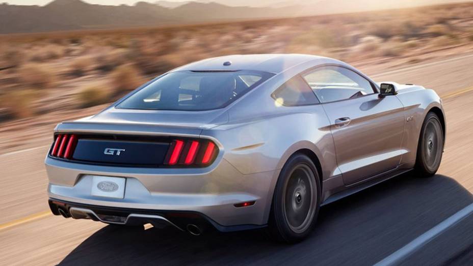 Nada de oval azul: nos logotipos, o Mustang não tem qualquer referência visual à marca Ford | <a href="https://gutenberg.quatrorodas.abril.com.br/carros/lancamentos/ford-mustang-2015-762332.shtml" rel="migration">Leia mais</a>