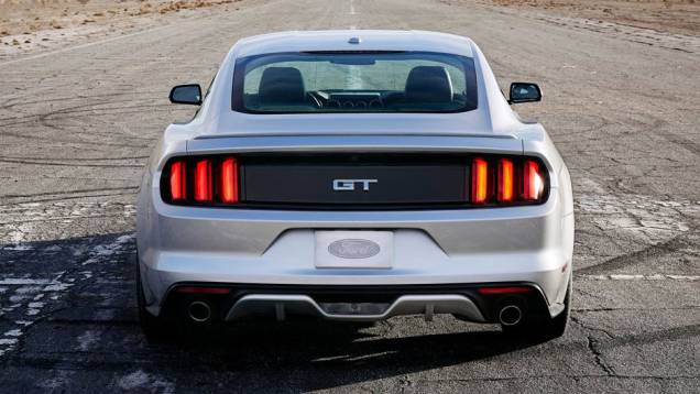 A suspensão traseira agora é independente, melhorando sua pilotagem em altas velocidades | <a href="https://gutenberg.quatrorodas.abril.com.br/carros/lancamentos/ford-mustang-2015-762332.shtml" rel="migration">Leia mais</a> A suspensão traseira agora é independente, melhorando sua pilotagem em altas velocidades | <a href="https://gutenberg.quatrorodas.abril.com.br/carros/lancamentos/ford-mustang-2015-762332.shtml" rel="migration">Leia mais</a>