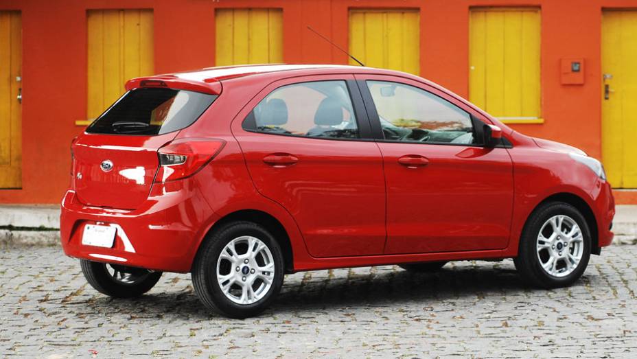 Inicialmente, em setembro, o Ka chega apenas com motor 1.0 de três cilindros (chegando a 85 cv com etanol) | <a href="https://gutenberg.quatrorodas.abril.com.br/carros/lancamentos/ford-ka-794793.shtml" rel="migration">Leia mais</a>