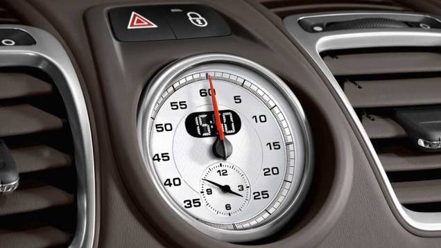 Este cronômetro faz parte do Sport Package, concebido para uso em pistas durante <em>track-days</em> | <a href="https://gutenberg.quatrorodas.abril.com.br/noticias/fabricantes/porsche-cayman-s-ganha-personalizacao-fabrica-894381.shtml" rel="migration">Leia mais</a> Este cronômetro faz parte do Sport Package, concebido para uso em pistas durante <em>track-days</em> | <a href="https://gutenberg.quatrorodas.abril.com.br/noticias/fabricantes/porsche-cayman-s-ganha-personalizacao-fabrica-894381.shtml" rel="migration">Leia mais</a>